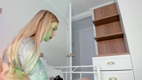 sophie online show from 03/09/26, 07:07