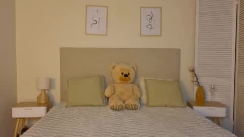 Snapshot of kitty_ange1l chatting on 10/22/25, 05:19 kitty_ange1l online show from 10/22/25, 05:19