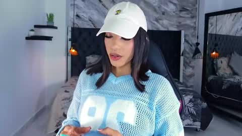 Snapshot of kitty_collins_ chatting on 06/04/26, 12:00 Kitty online show from 06/04/26, 12:00