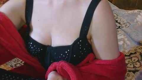 Kitti online show from 11/21/25, 07:45