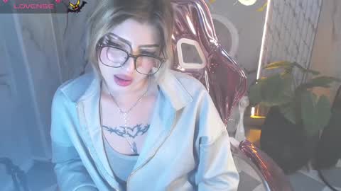 kitty_fox_b online show from 10/31/25, 01:06