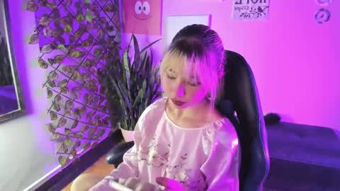 Snapshot of kitty_gang_ chatting on 11/22/25, 03:38 kitty_gang_ online show from 11/22/25, 03:38