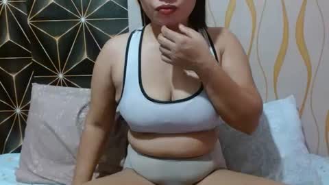 Snapshot of kitty_kheira chatting on 06/22/26, 08:22 Kheira online show from 06/22/26, 08:22