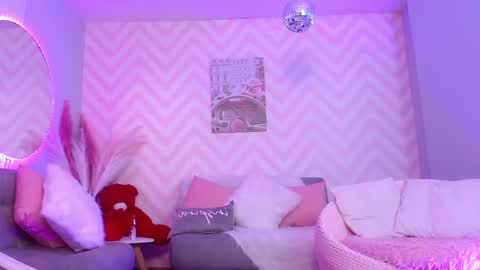 Snapshot of kitty_madness chatting on 09/12/25, 01:11 KITTY online show from 09/12/25, 01:11