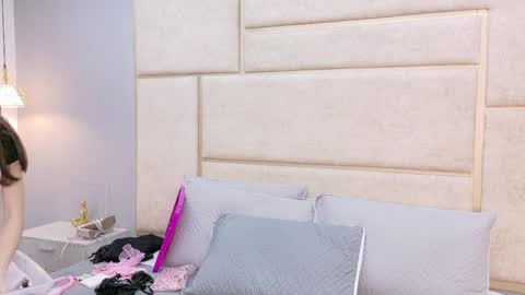 kitty_model online show from 04/16/26, 12:39