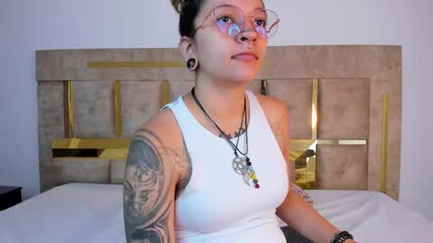 Snapshot of kitty_ravee chatting on 09/18/25, 12:51 Kitty Rave online show from 09/18/25, 12:51