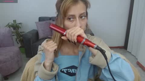 Snapshot of kitty_seducction chatting on 05/31/26, 08:43 Aleja online show from 05/31/26, 08:43