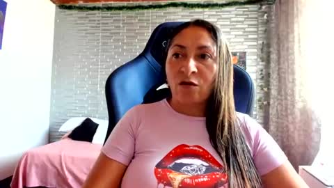 Snapshot of kitty_violet_ chatting on 07/21/26, 09:28 violet online show from 07/21/26, 09:28