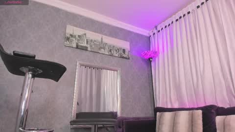 Snapshot of kitty_wichis chatting on 12/12/24, 05:10 Kendall Saray online show from 12/12/24, 05:10