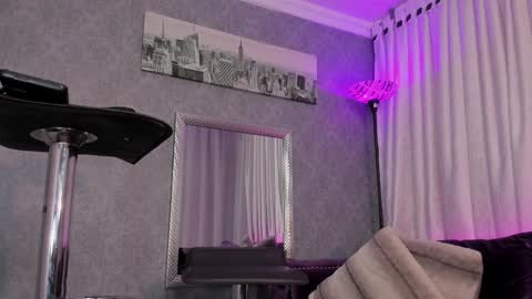 Snapshot of kitty_wichis chatting on 12/13/24, 07:58 Kendall Saray online show from 12/13/24, 07:58