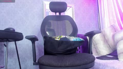 Snapshot of kitty_wichis chatting on 03/11/25, 10:51 Kendall Saray online show from 03/11/25, 10:51