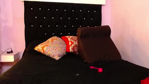 Snapshot of kittybonx chatting on 03/09/25, 01:04 paola online show from 03/09/25, 01:04