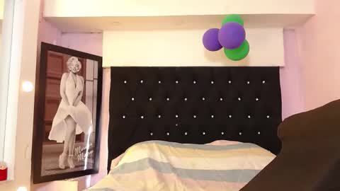 Snapshot of kittybonx chatting on 11/01/25, 01:02 paola online show from 11/01/25, 01:02