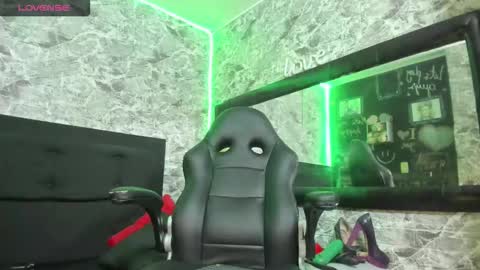 Snapshot of kittycute_1 chatting on 11/10/25, 08:19 Cata Moon online show from 11/10/25, 08:19