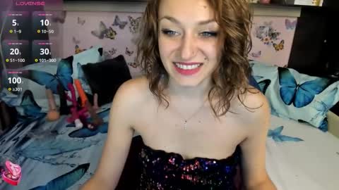 Snapshot of kittydoll97 chatting on 10/10/25, 08:35 Sandra online show from 10/10/25, 08:35