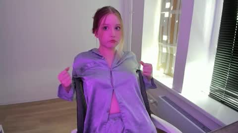 Snapshot of kittydollstella chatting on 12/15/25, 02:27 kittydollstella online show from 12/15/25, 02:27