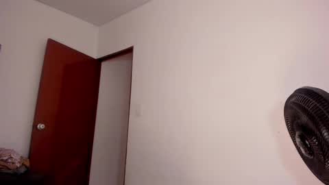 Snapshot of kittyhotts chatting on 12/14/24, 12:55 Sari bell online show from 12/14/24, 12:55