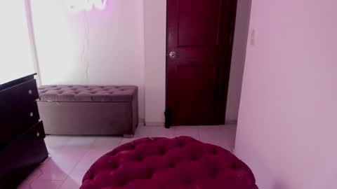 Snapshot of kittyhotts chatting on 01/22/25, 02:24 Sari bell online show from 01/22/25, 02:24