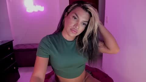 Snapshot of kittyhotts chatting on 02/03/25, 11:42 Sari bell online show from 02/03/25, 11:42