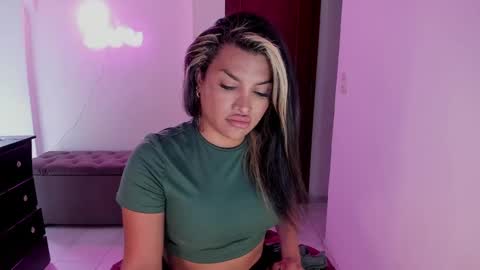 Snapshot of kittyhotts chatting on 02/03/25, 02:45 Sari bell online show from 02/03/25, 02:45