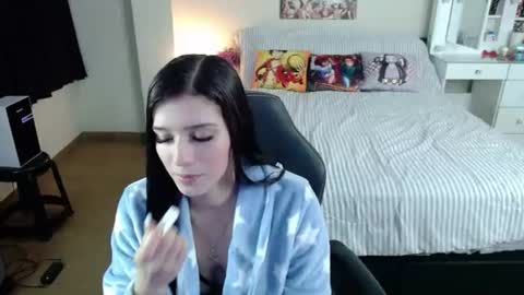 Snapshot of kittykat18x chatting on 07/11/26, 02:47 Isabel online show from 07/11/26, 02:47