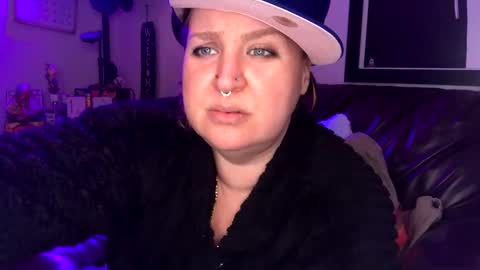 Snapshot of kittykay86 chatting on 12/31/24, 03:01 Bella Blue BBW online show from 12/31/24, 03:01