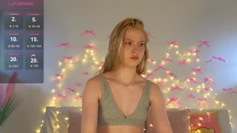 Monika online show from 11/12/25, 03:51