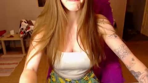 Snapshot of kittylovemoon chatting on 03/31/26, 09:15 KittyloveMoon online show from 03/31/26, 09:15
