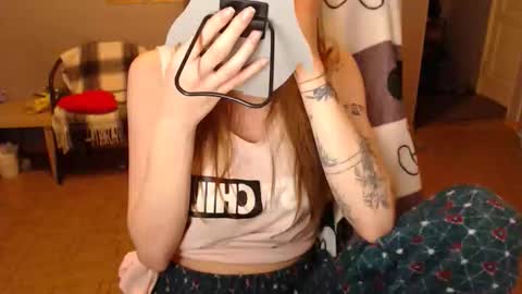 Snapshot of kittylovemoon chatting on 04/15/26, 08:42 KittyloveMoon online show from 04/15/26, 08:42