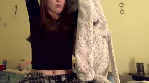 Snapshot of kittyme0ws chatting on 01/24/25, 11:45 kitty online show from 01/24/25, 11:45