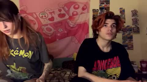 Snapshot of kittyme0ws chatting on 12/23/25, 06:00 kitty online show from 12/23/25, 06:00