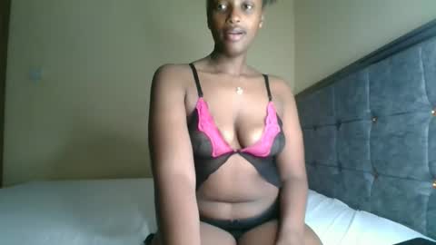 Snapshot of kittypettite chatting on 09/23/25, 02:42 Kittypettite online show from 09/23/25, 02:42