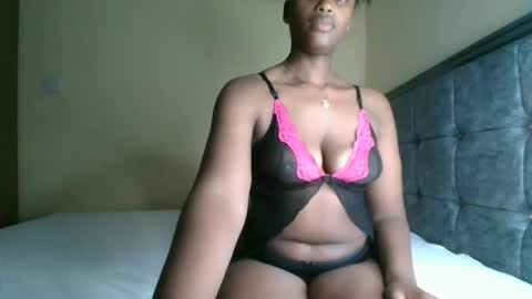 Snapshot of kittypettite chatting on 09/30/25, 04:01 Kittypettite online show from 09/30/25, 04:01