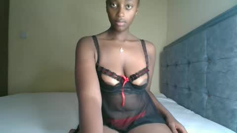 Snapshot of kittypettite chatting on 11/22/25, 11:31 Kittypettite online show from 11/22/25, 11:31