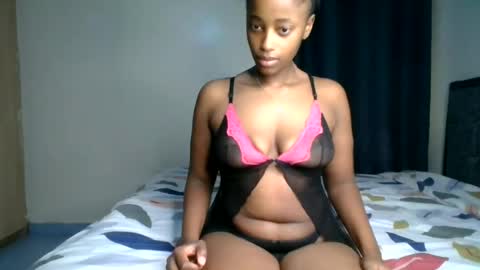 Snapshot of kittypettite chatting on 07/12/26, 07:32 Kittypettite online show from 07/12/26, 07:32