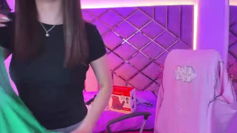 Sarah online show from 06/19/26, 03:05