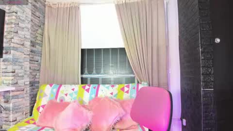 Snapshot of kittyqueen01 chatting on 02/15/25, 03:52 Tatiana Guerrero online show from 02/15/25, 03:52