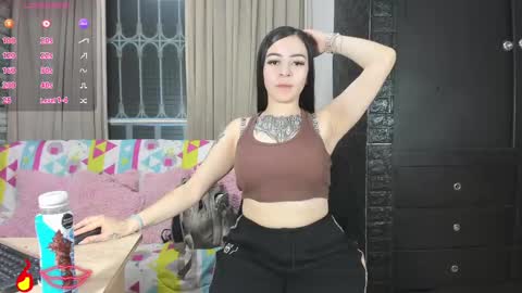 Snapshot of kittyqueen01 chatting on 02/23/25, 03:35 Tatiana Guerrero online show from 02/23/25, 03:35