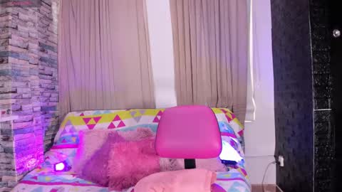 Snapshot of kittyqueen01 chatting on 03/08/25, 04:28 Tatiana Guerrero online show from 03/08/25, 04:28