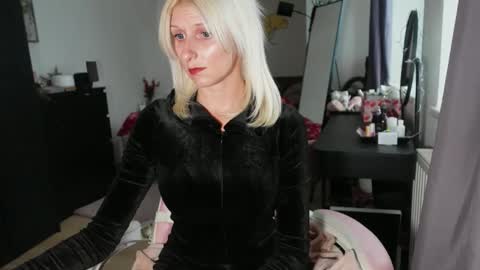 kittysxkat online show from 11/25/25, 12:16