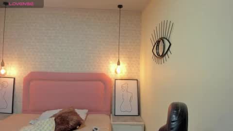  K I T T  Y  online show from 10/18/25, 12:06