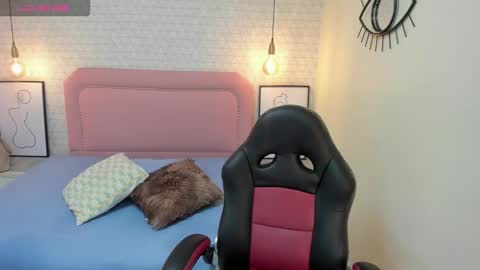  K I T T  Y  online show from 10/21/25, 12:28