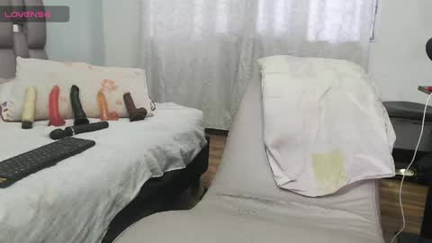 kittywhiteass online show from 04/12/26, 09:42