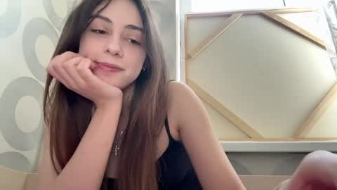 Snapshot of kittyymoonnn chatting on 06/02/26, 02:19 Emma online show from 06/02/26, 02:19