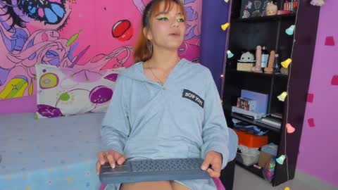 Snapshot of kittyzenn chatting on 12/21/24, 05:51 Kitty Zen online show from 12/21/24, 05:51