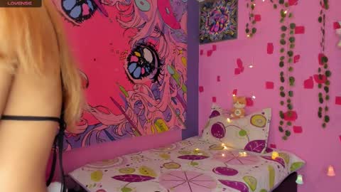 Snapshot of kittyzenn chatting on 03/07/25, 12:04 Kitty Zen online show from 03/07/25, 12:04