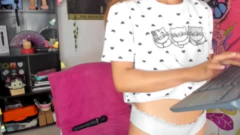 Snapshot of kittyzenn chatting on 03/11/25, 05:02 Kitty Zen online show from 03/11/25, 05:02