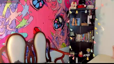 Snapshot of kittyzenn chatting on 09/25/25, 06:00 Kitty Zen online show from 09/25/25, 06:00