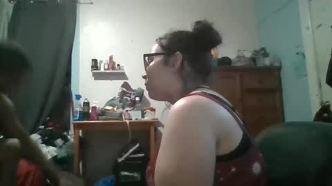 Snapshot of kivs19 chatting on 11/28/25, 12:35 kivs19 online show from 11/28/25, 12:35