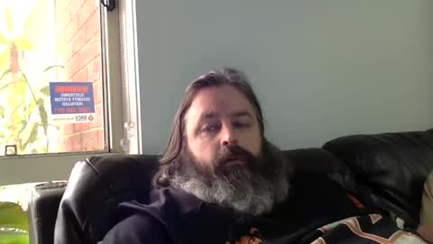 Kiwiabroad online show from 11/19/25, 04:23